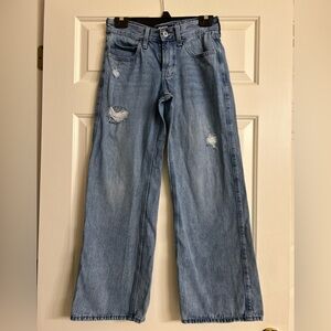Hollister Girls Low-Rise Baggy Jeans Size 000S W23S Inseam 27” NWOT!!!